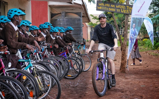 Kilimangiaro in bici: molto più di una vetta, un viaggio tra Africa e comunità